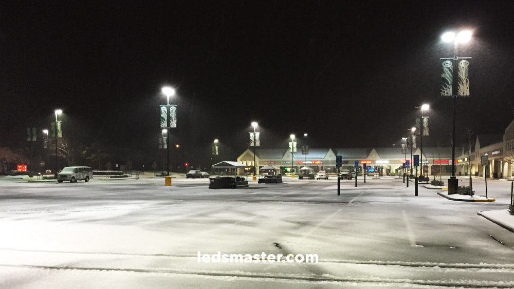 parking-lot-using-mercury-vapor-and-high-pressure-sodium-light